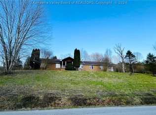 1909 Garretts Bnd, Sod, WV 25564