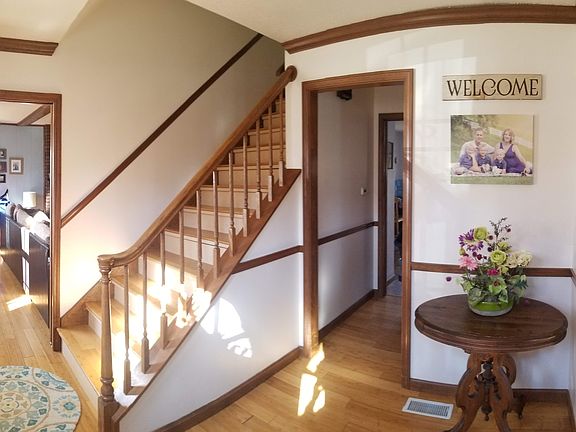 4th image of 301 Hillcrest Dr