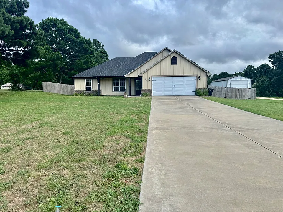 323 Eastdale Ln