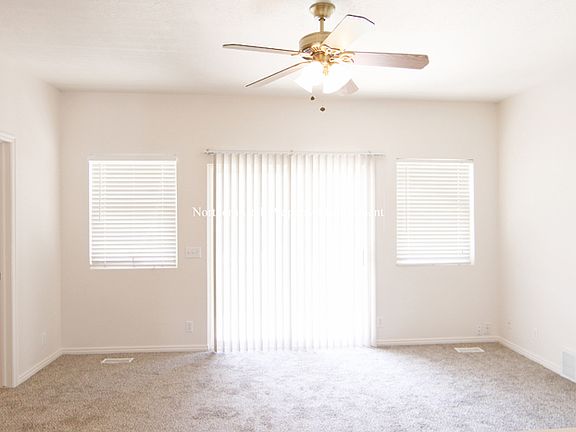 2 Living Room_09042019