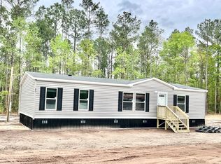 63 Oak Lake Dr, Hinesville, GA 31313