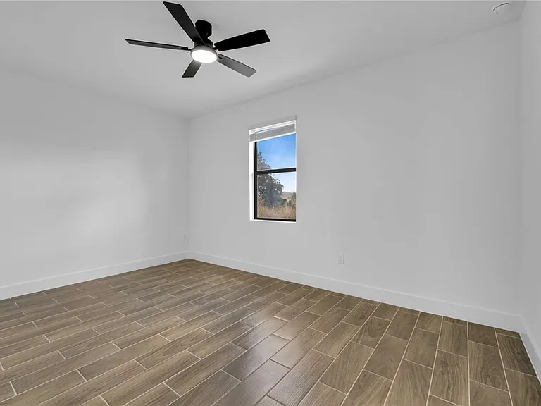 330 Gordon Ave S — Photo 18
