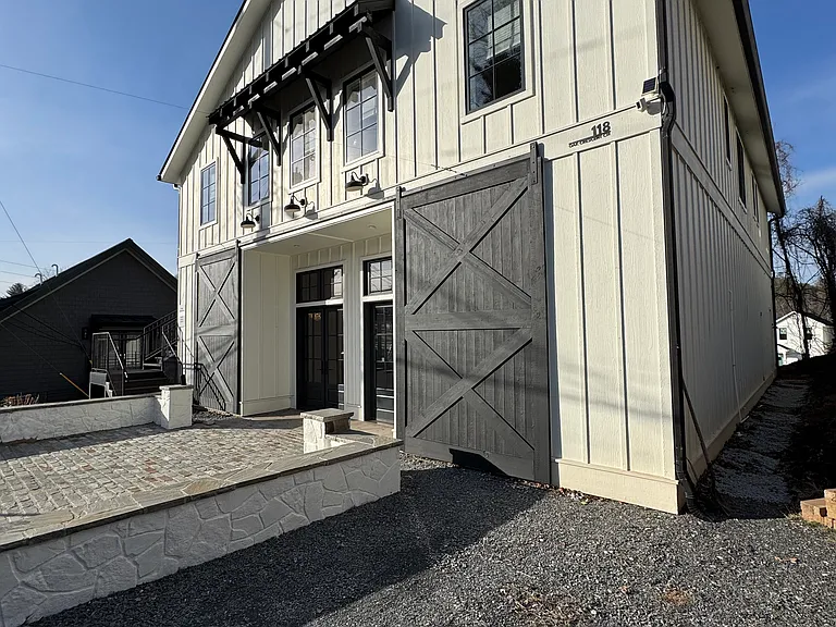 118 Oak Crescent Cir — Photo 2