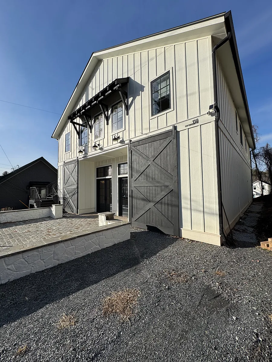 Building Photo - 118 Oak Crescent Cir