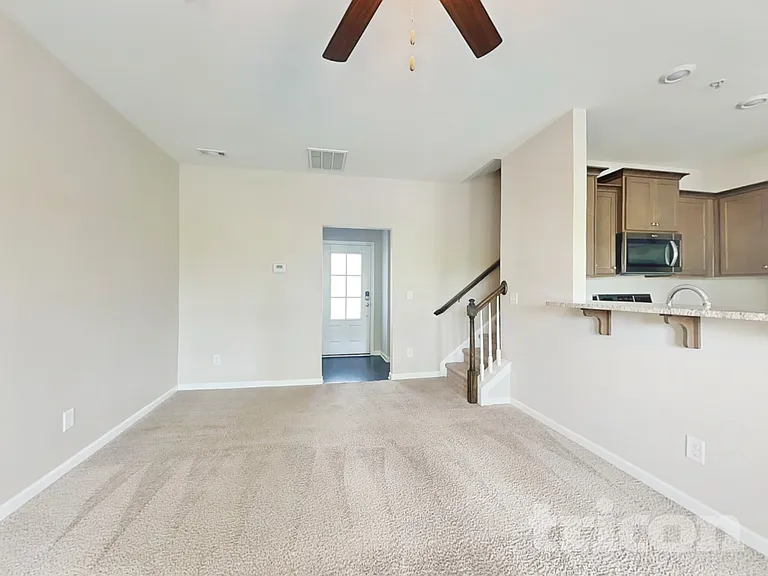 324 Kinsale Dr — Photo 3