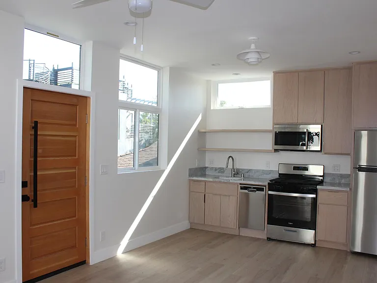 12684 Stanwood Dr — Photo 5