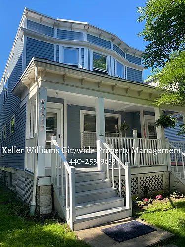 2 bedroom 1 bath up unit in Gordon Square Photo 1