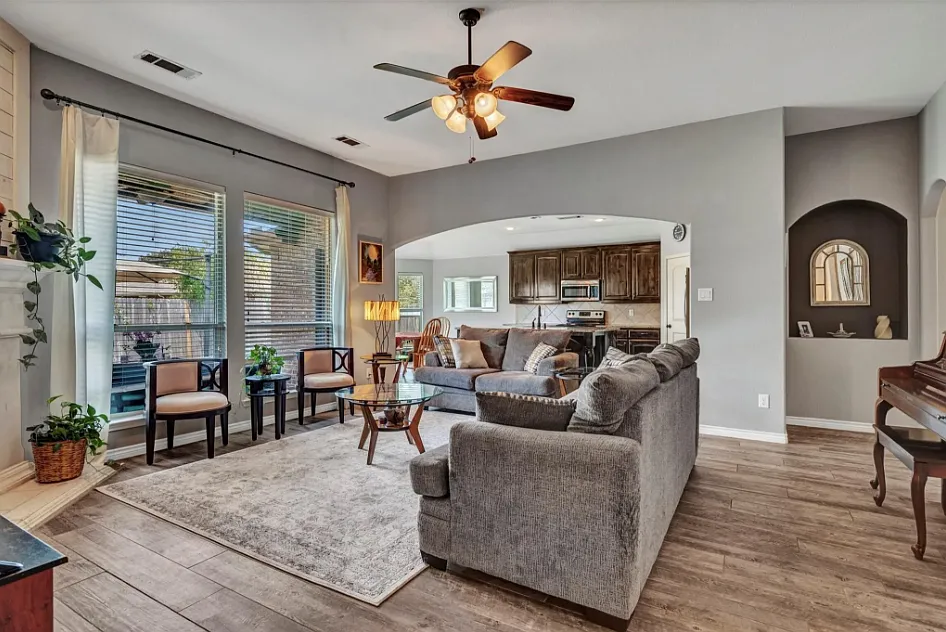 3 bed, 1866 sqft, $2,400 — Photo 3