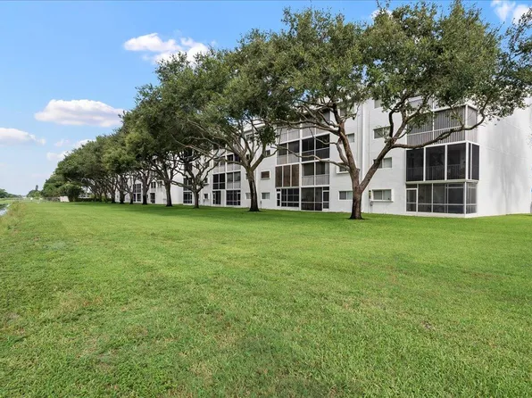 4734 Lucerne Lakes Boulevard E #302, Lake Worth, FL 33467