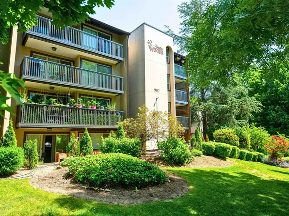 9857 Manchester Dr #307, Burnaby, BC V3N 4P5