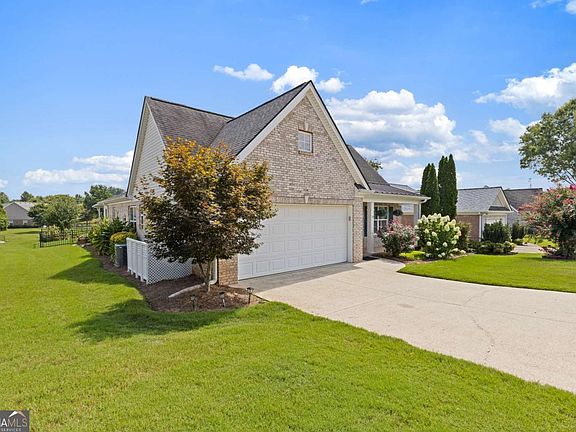 4th image of 112 Club House Dr