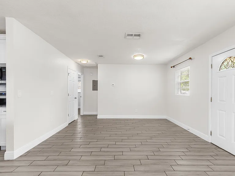 3605 W Iowa Ave — Photo 3