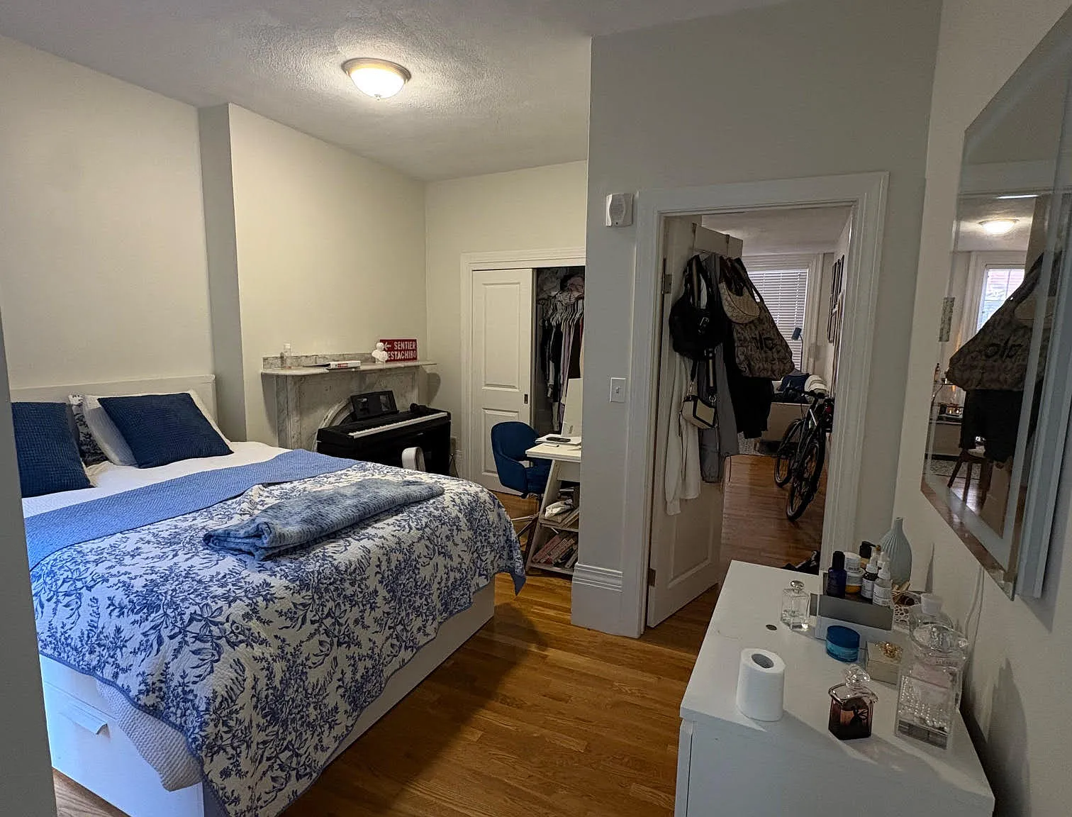 2 bed, 892 sqft, $4,000 — Photo 4