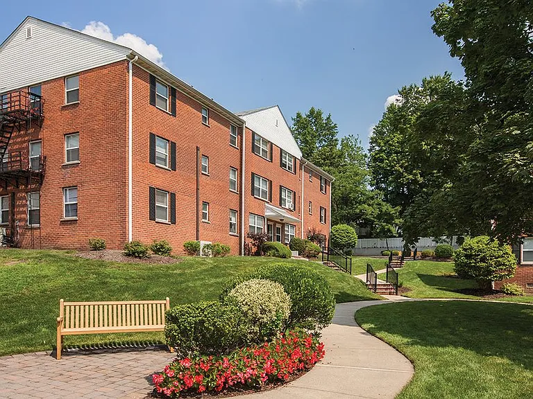 Windsor Apartments — Photo 3
