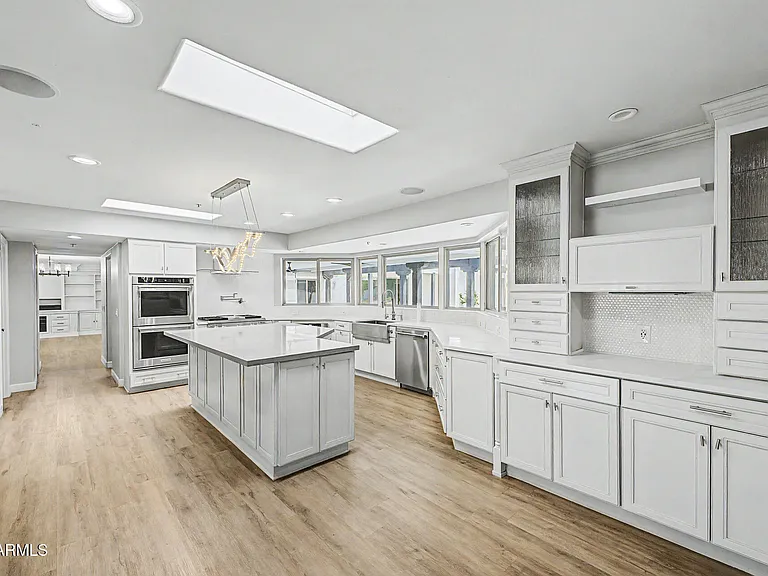 2311 E Colter St — Photo 12