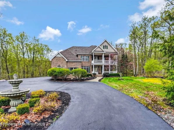 272 Windsor Way, Roaring Brook Township, PA 18444