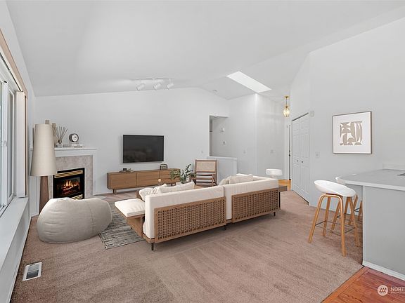 3rd image of 404 Kensington Avenue NW