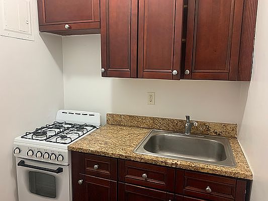 4th image of 128 E 91st St #1C