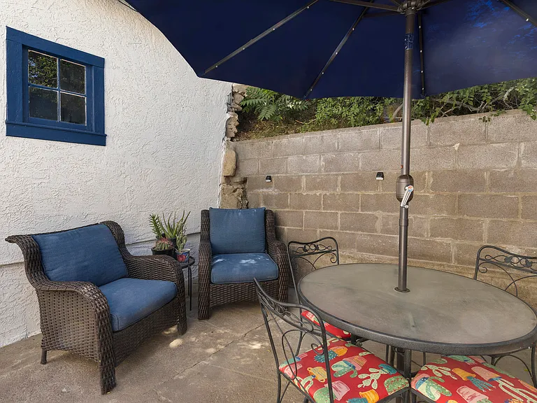 188 S Adonis Ave — Photo 24