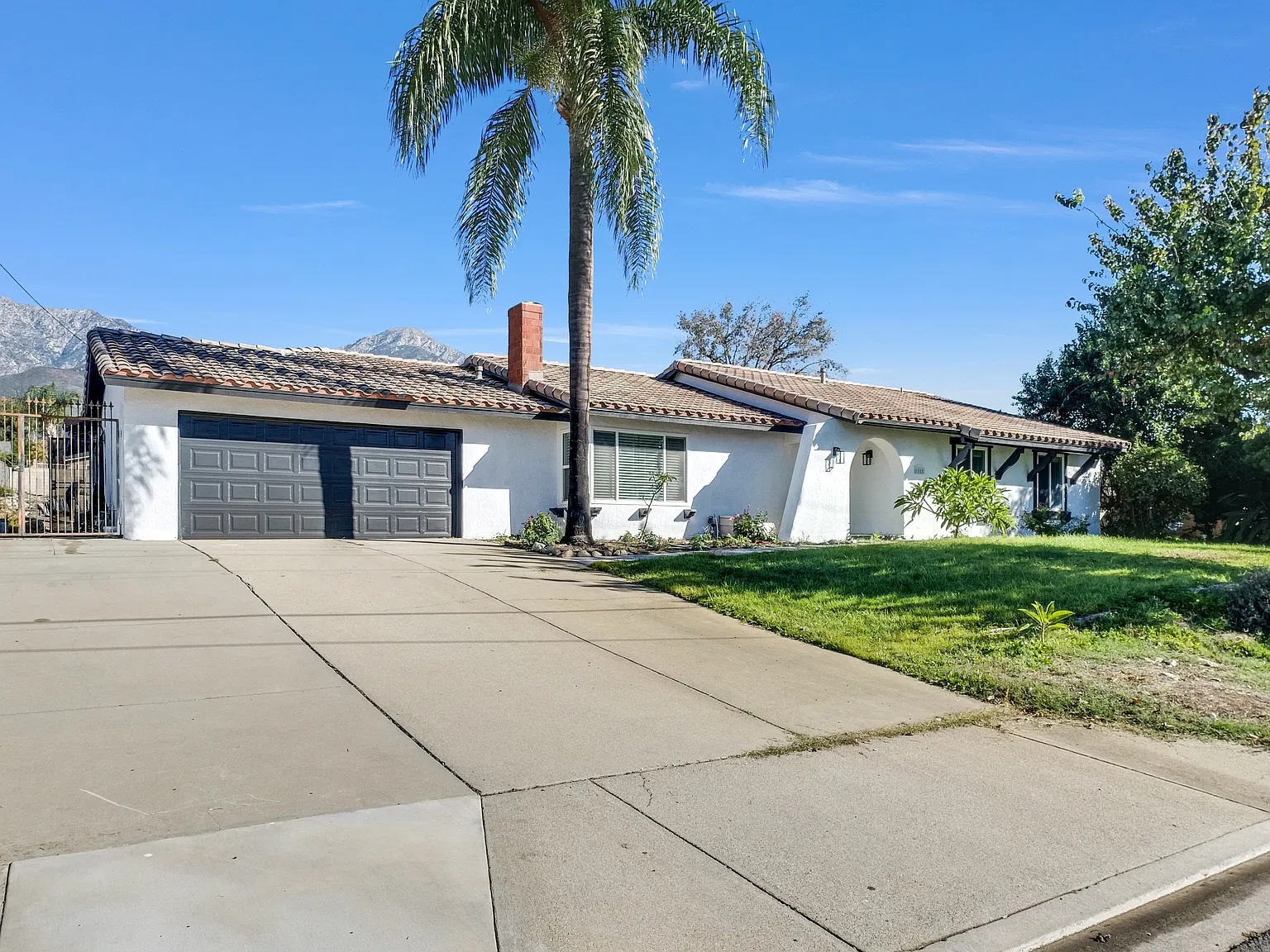 6 bed, 2950 sqft, $4,600 — Photo 2