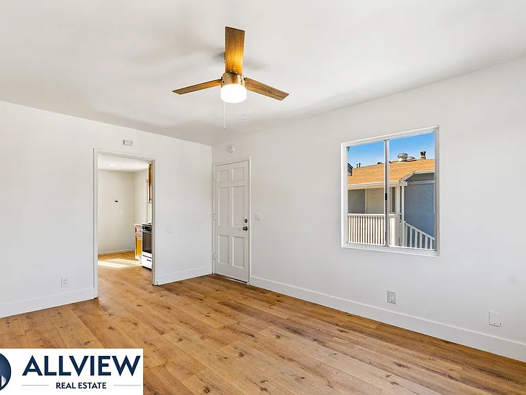 452 South Shaffer Street — Photo 7