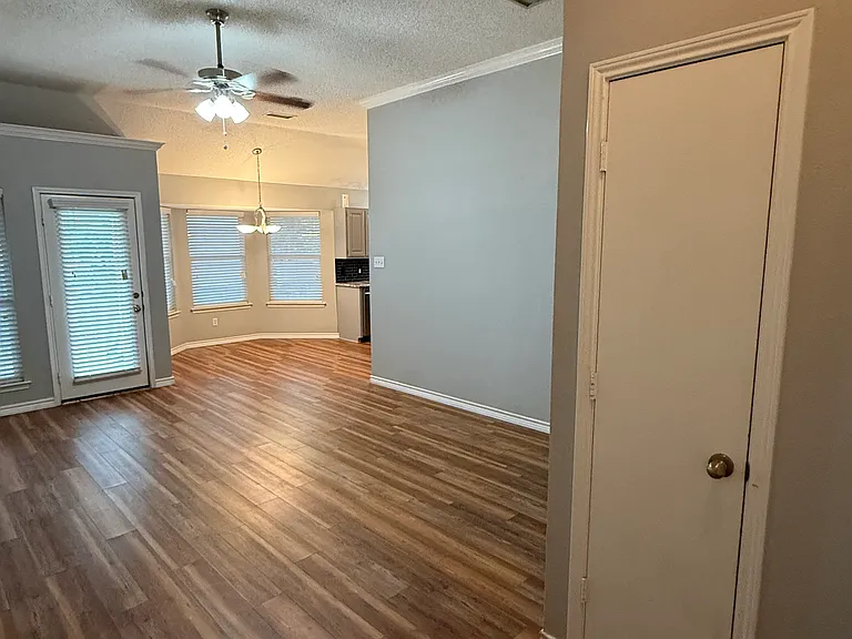 850 Golden Valley Ct — Photo 2