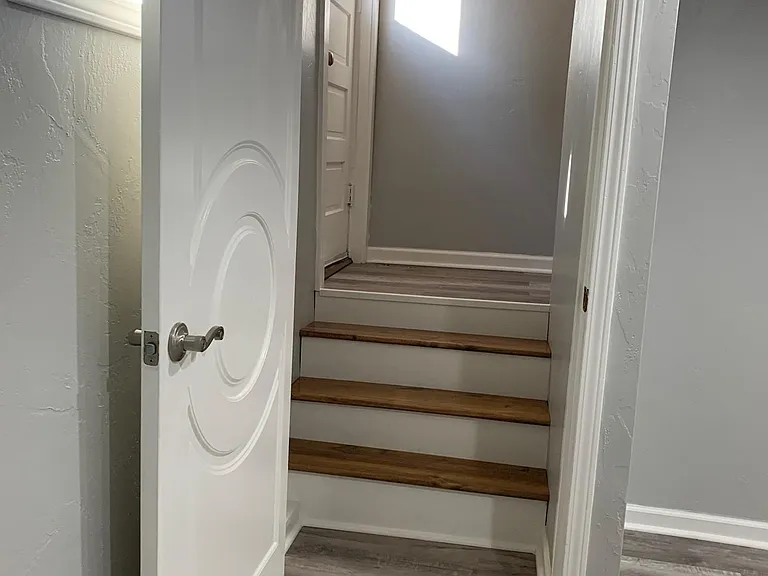 Entry to basement