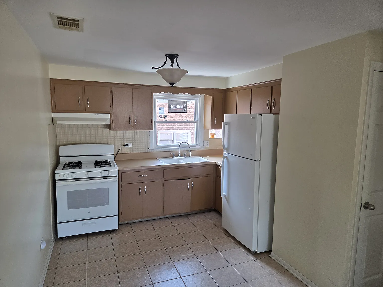 2 bed, $1,125 — Photo 2