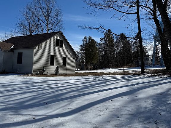 3rd image of 133 W Pine St