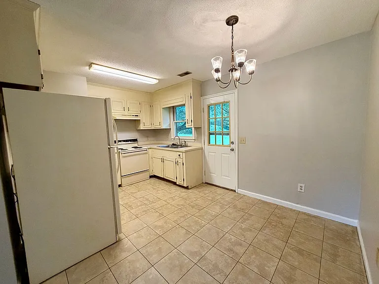 70 Frost Wood Ct — Photo 3