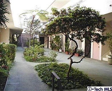 3rd image of 5025 Maplewood Ave APT 12