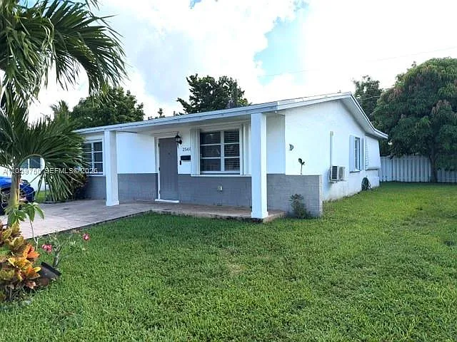 2 bed, 1.5 bath, $2,500 — Photo 2