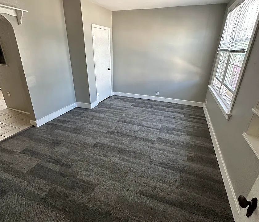 427-429 W 16th St