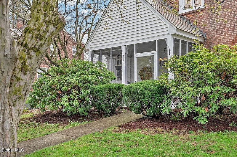 3rd image of 7 Tudor Road