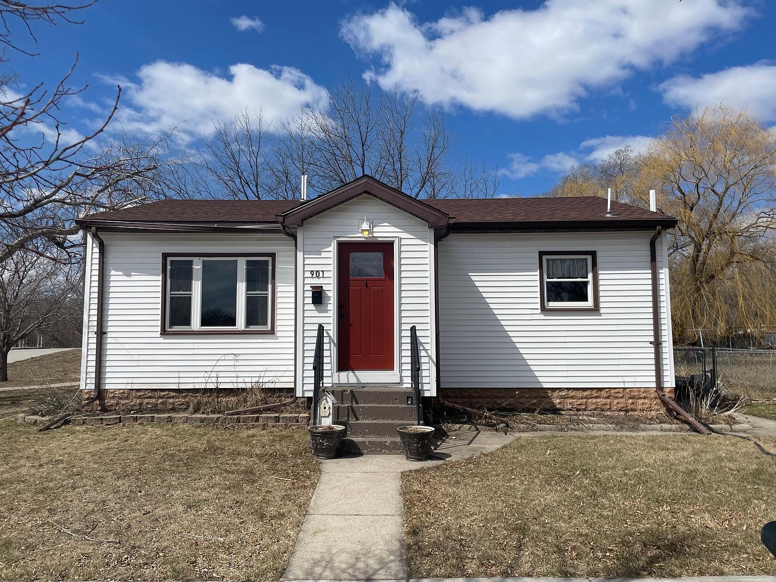 901 9th St N, Moorhead, MN 56560 Zillow