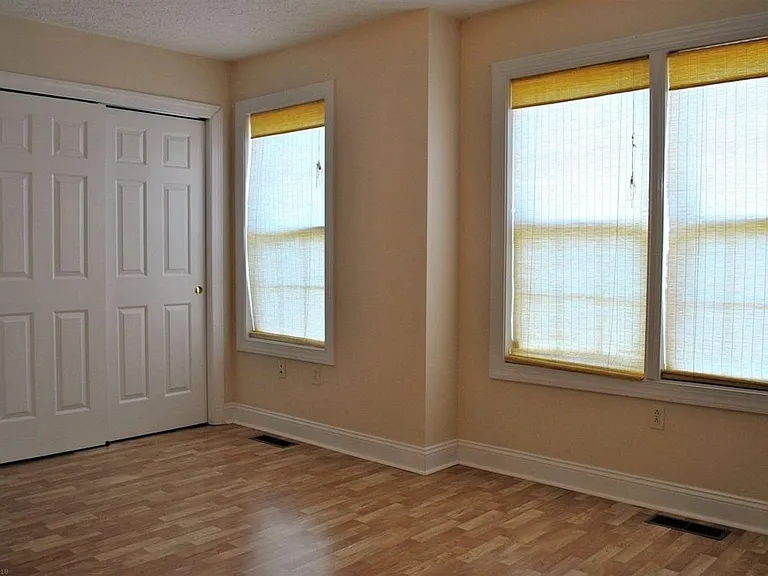415 Oak Tree Blvd — Photo 10