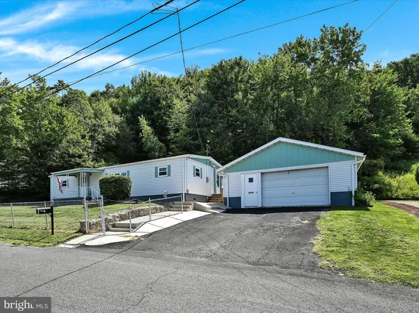 256 E Savory St, Pottsville, PA 17901