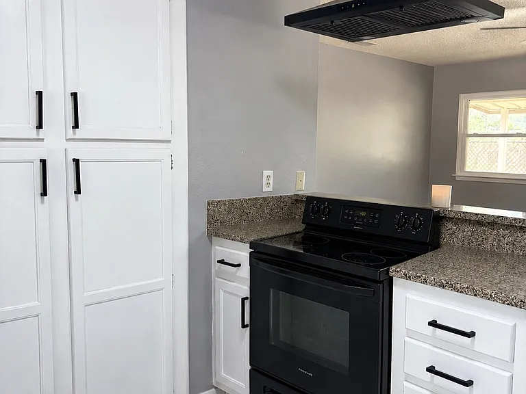 1703 La Casa Dr — Photo 1