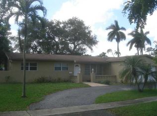 1900 NW 86th Ter, Pembroke Pines, FL 33024