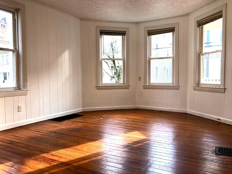 27 Violet St #1 — Photo 8