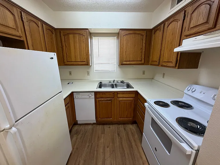 1405 Dr Martin Luther King Jr Ave NE — Photo 15
