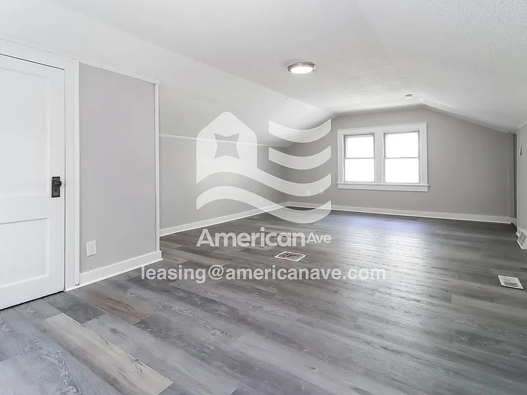 1534620_008_main_bedroom_9.jpg