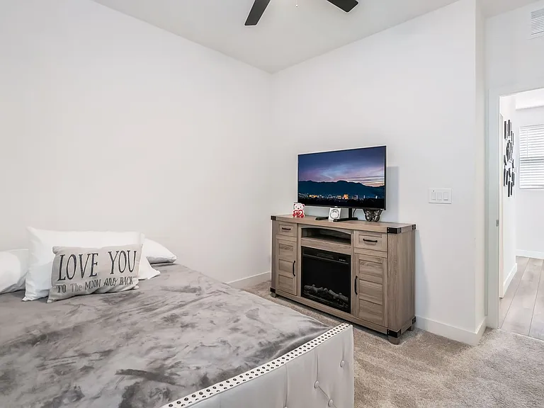 670 Tranquil Peak Ct — Photo 26