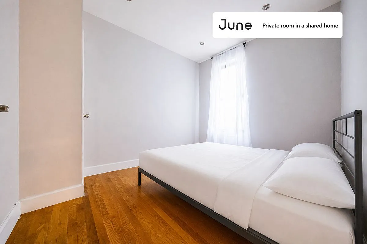 Full bedroom in 3 bed/1 bath home in Central Harlem #1831 B — Photo 1