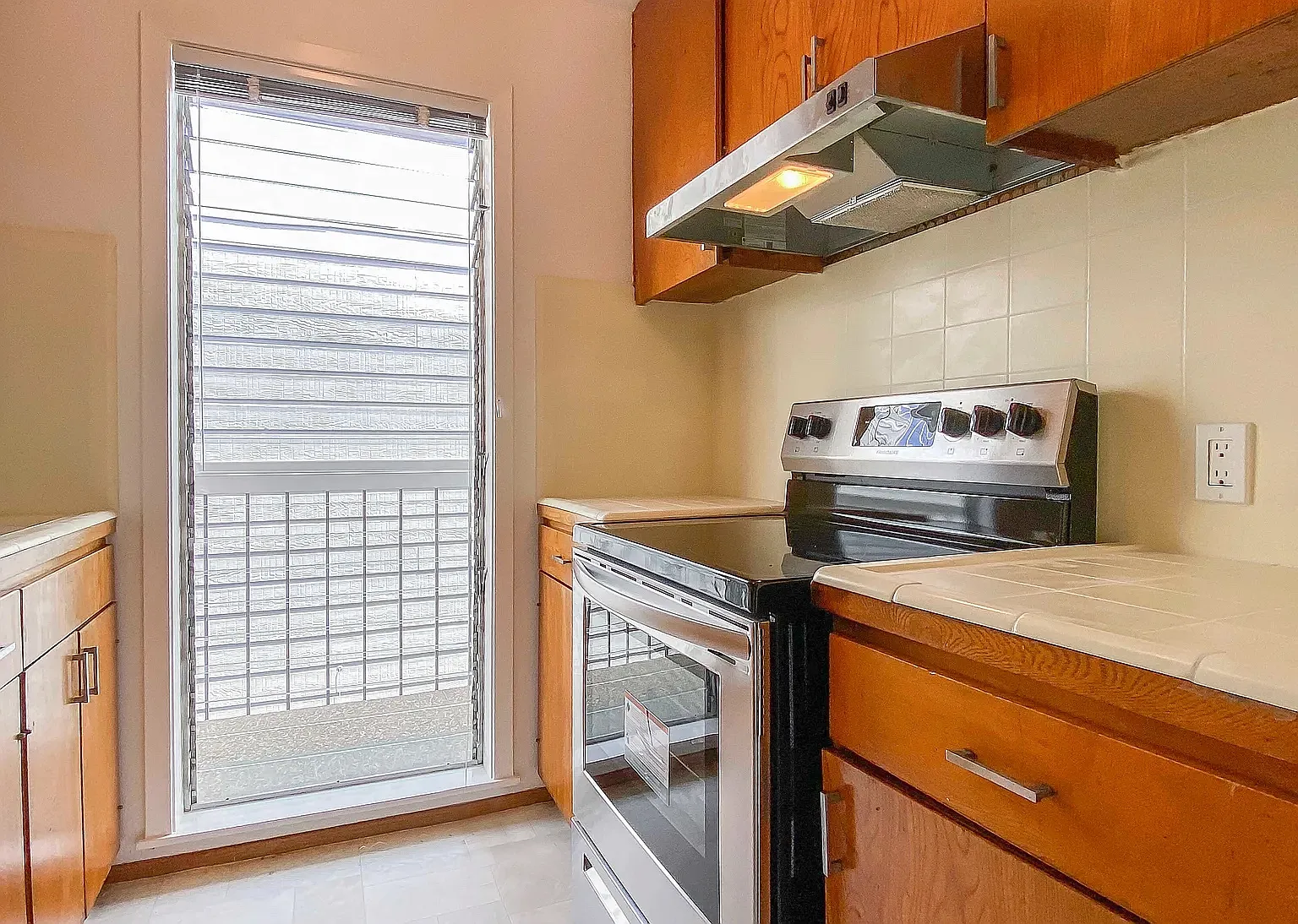 1 bed, 610 sqft, $3,200 — Photo 2