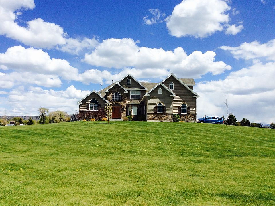 BEAUTIFUL HOME ON 5 ACRES