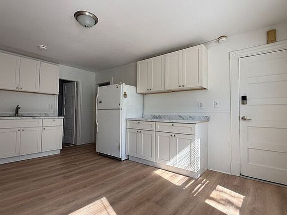 3rd image of 11 Fowler St APT 2