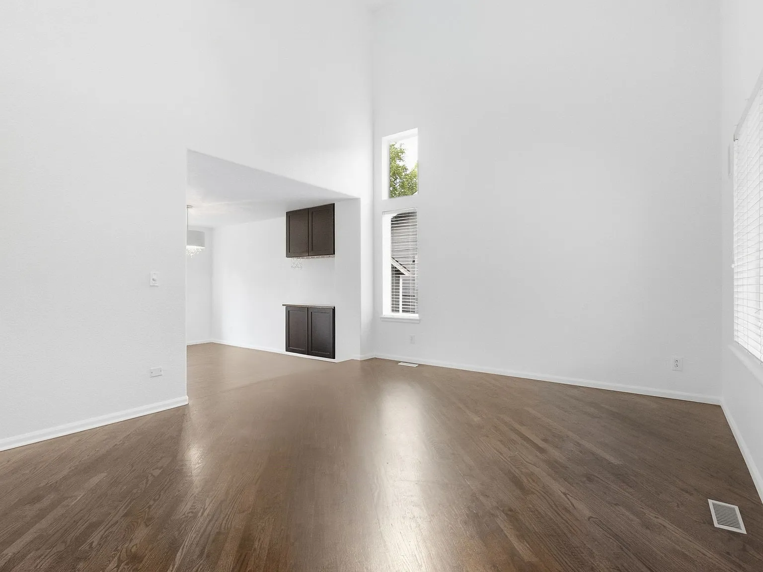 4 bed, 2.5 bath, 2083 sqft, $3,500 — Photo 3