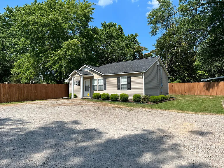 102 N Main St — Photo 17