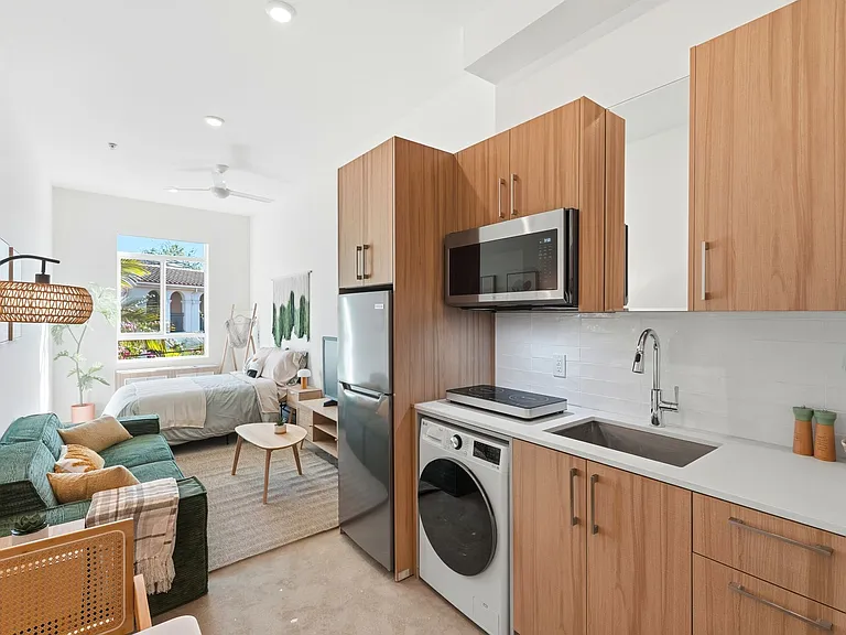 Coral Designer Studio Community Living — Photo 10
